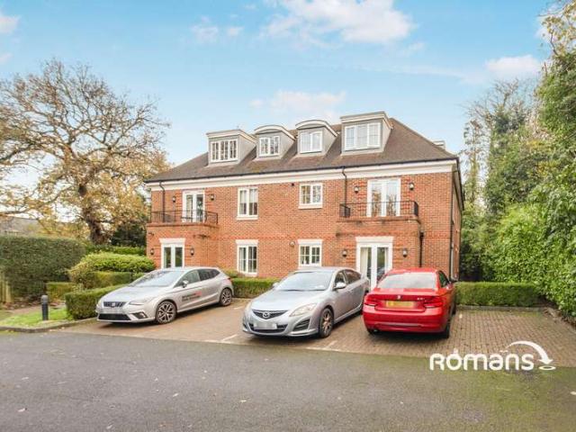 Flat for rent in Sunningdale, Windsor and Maidenhead