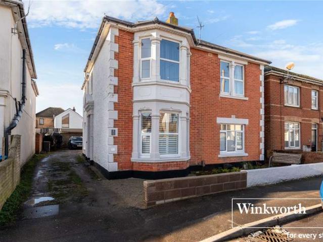 Flat for sale in Pokesdown, Bournemouth