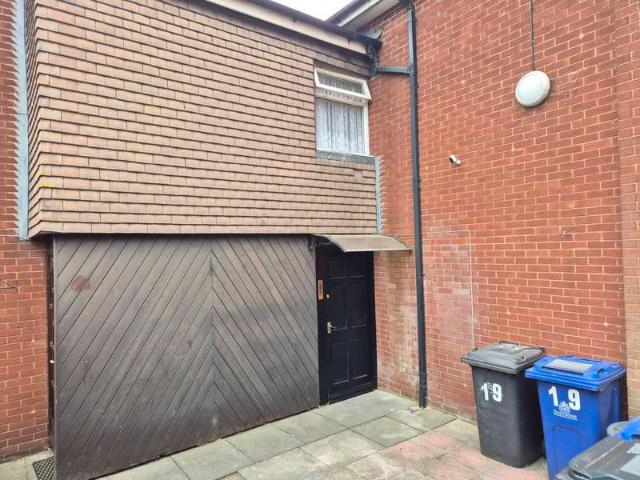 Flat for sale in Hexthorpe, South Yorkshire