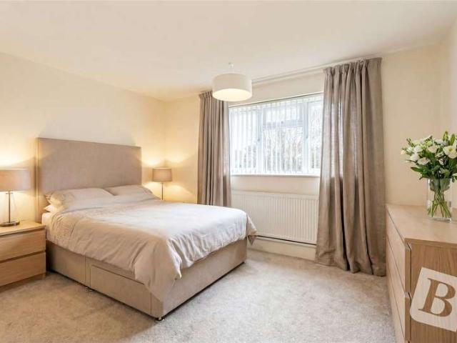 Flat for sale in Hornchurch, Greater London