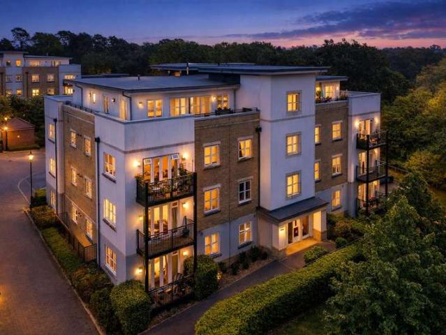 Flat for sale in Perryfields, West Sussex