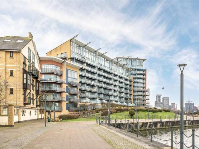 Flat for sale in Silvertown, Greater London