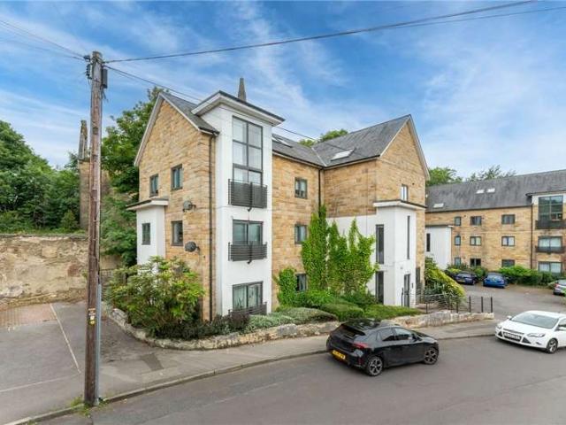 Flat for sale in Churwell, West Yorkshire