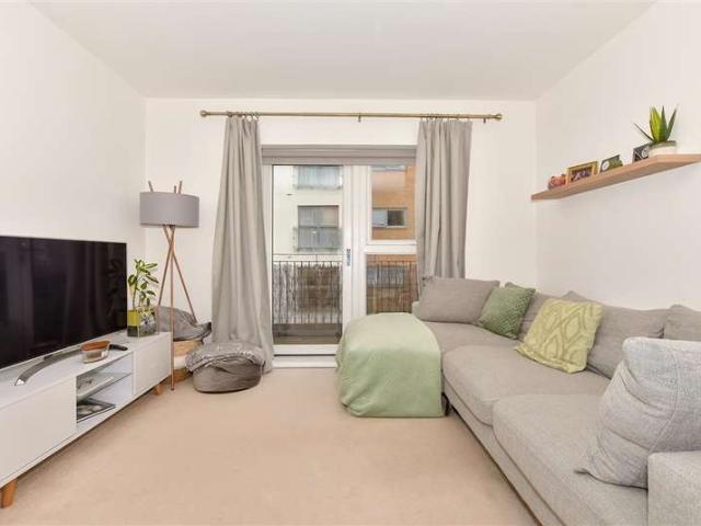 Flat for sale in Brook Street, Bourne Vale