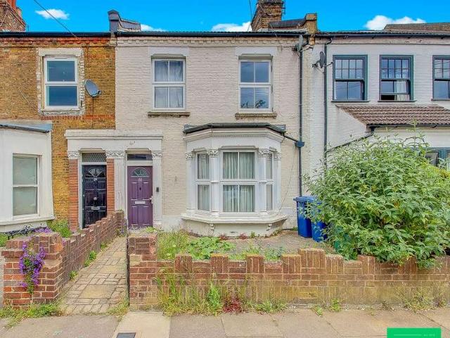 Flat for sale in Finchley, Greater London