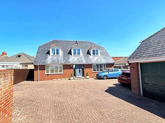 Flat for sale in Wakeham, Easton