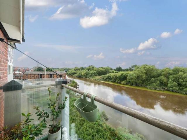 Flat for sale in Hough Green, Chester