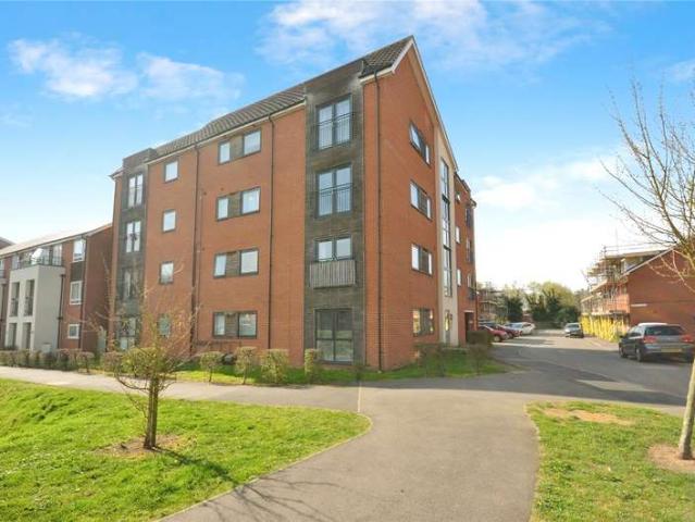Flat for sale in Quarrendon, Aylesbury