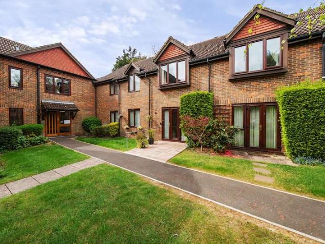 Flat for sale in Watford Heath, North Watford