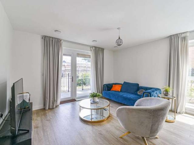 Flat for sale in Greenwich, Charlton