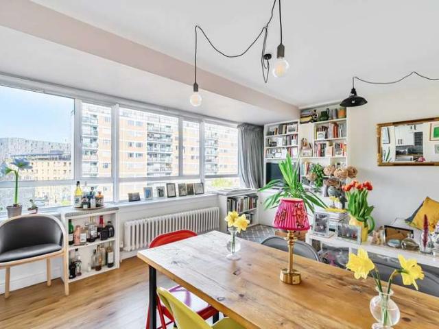 Flat for sale in Pimlico, Churchill Gardens Estate
