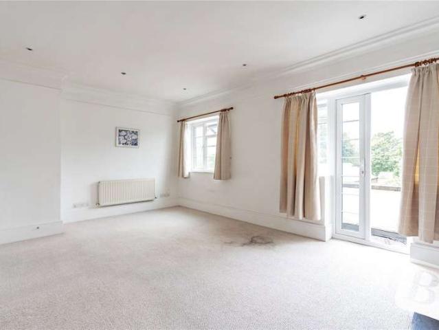 Flat for sale in Upminster, Greater London