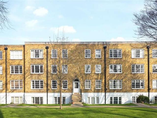 Flat for sale in Highbury, Greater London