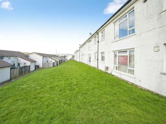 Flat for sale in Bridgend, Wales