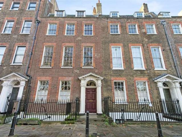 Flat for sale in Stamford Hill, Greater London