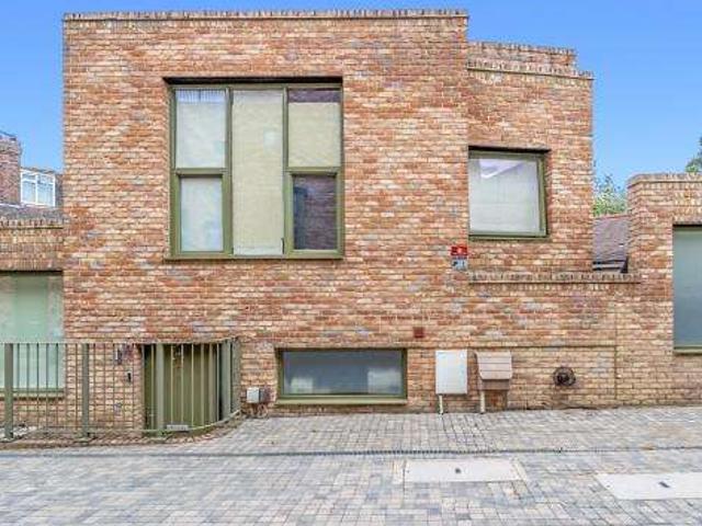 Flat for sale in Temple Fortune, Greater London