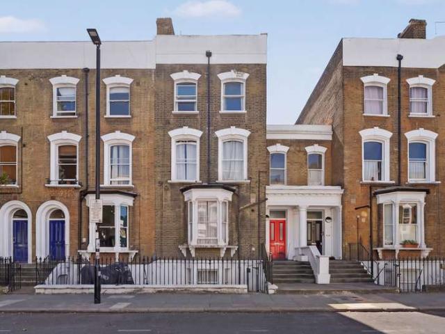 Flat for sale in Highbury, Greater London