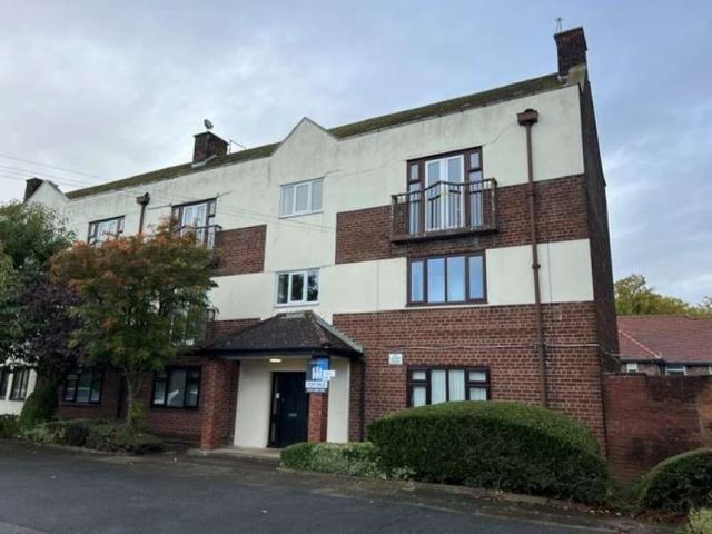 Flat for sale in Woolton, Liverpool