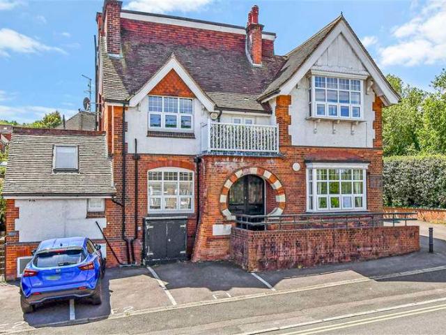 Flat for sale in Brook Street, Bourne Vale