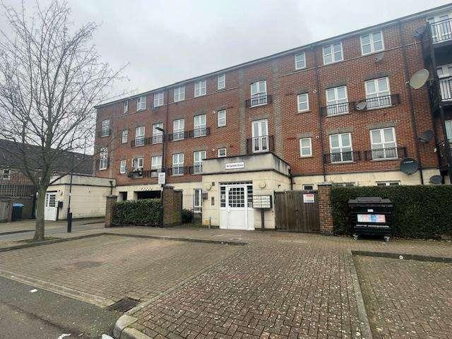 Flat for rent in Lower Edmonton, Edmonton