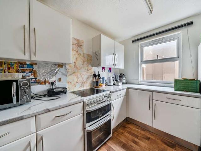 Flat for sale in Witcombe, Pamington