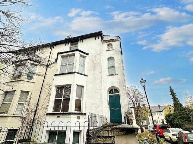 Flat for sale in Plasnewydd, Falcon Lodge