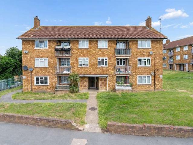 Flat for sale in Marks Gate, Greater London