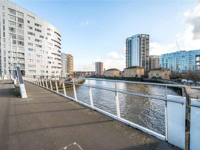 Flat for sale in Greenwich Town Centre, Greater London