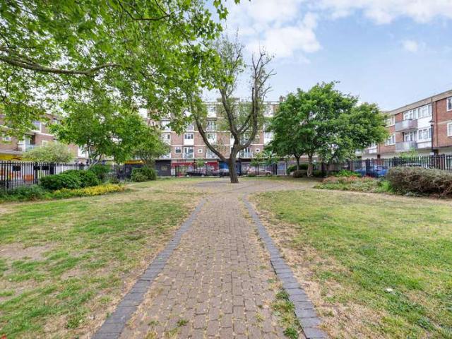 Flat for sale in Haggerston, De Beauvoir Town