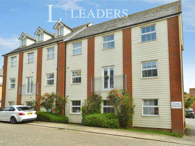 Flat for sale in Chipping Hill, Essex