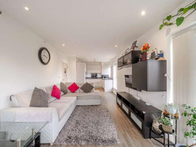Flat for sale in Watford Rural, Batchworth