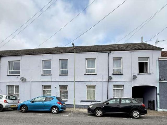 Flat for sale in Gadlys, Aberdare