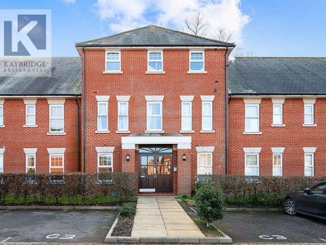 Flat for sale in Manor Park, Epsom