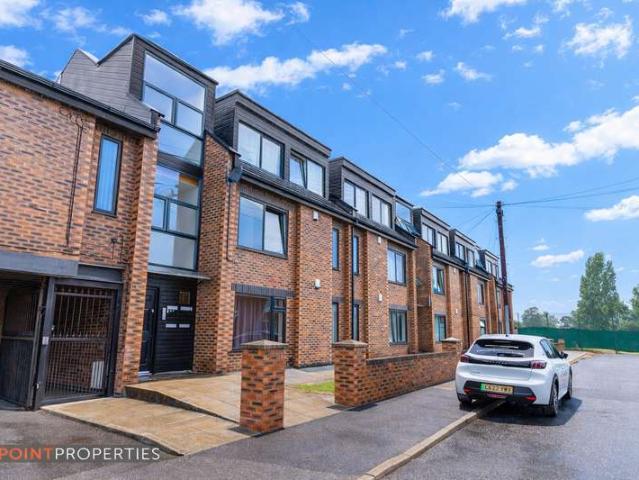 Flat for sale in Kensington, Calderstones