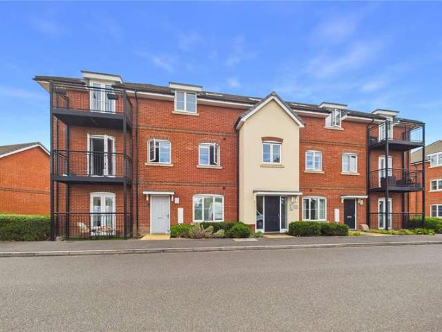 Flat for sale in Shinfield, Three Mile Cross