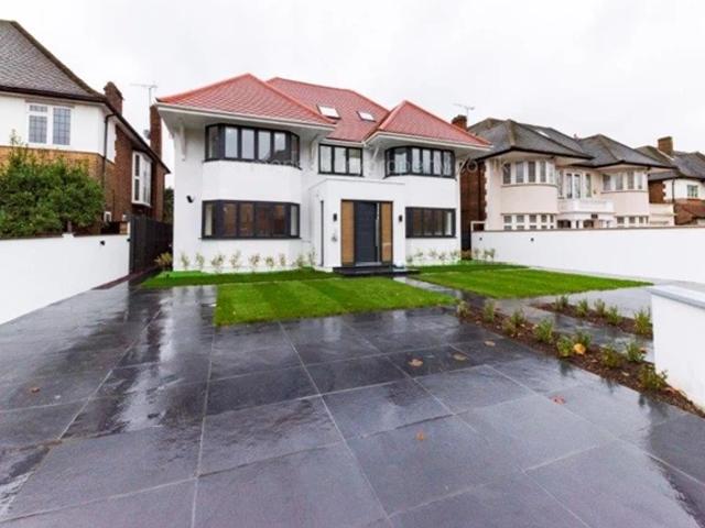 Apartment for rent in Brondesbury, Greater London