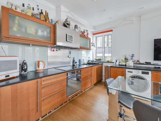 Flat for sale in Soho, Soho