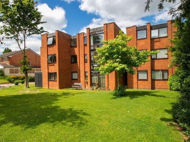 Flat for sale in Halesowen, Dudley