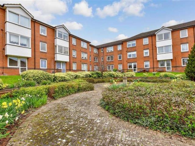Flat for sale in Hornchurch, Greater London