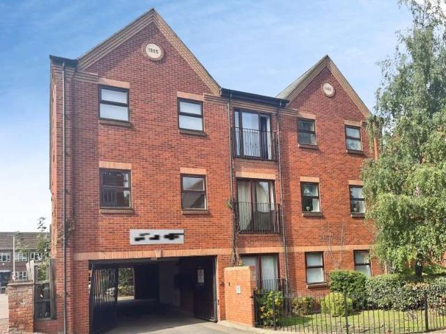 Flat for sale in New Bilton, Rugby