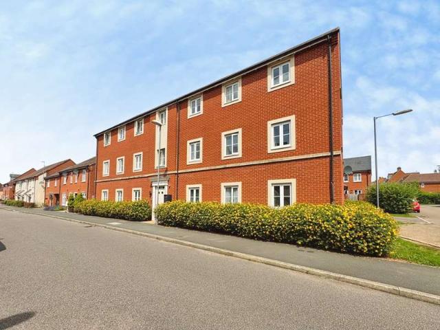 Flat for sale in Buckingham Park, Buckinghamshire