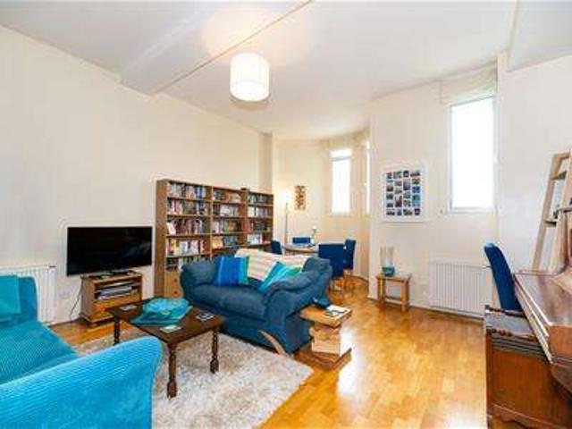 Flat for sale in Limehouse, Greater London