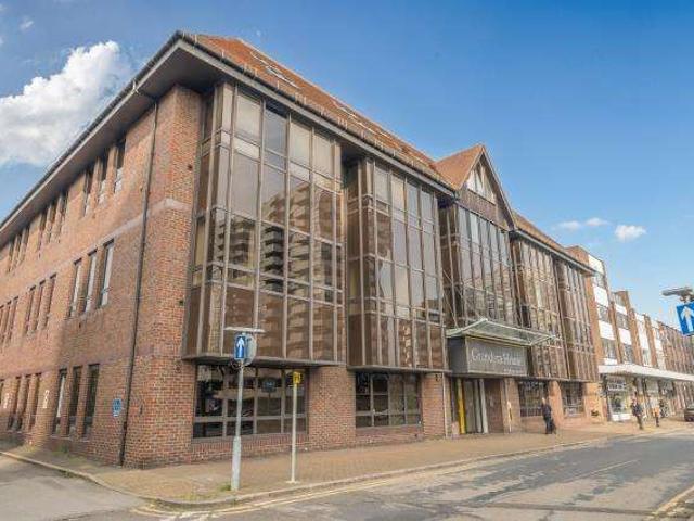 Flat for sale in Lower Halliford, Surrey