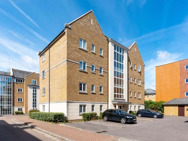 Flat for sale in Cowley Marsh, The Slade