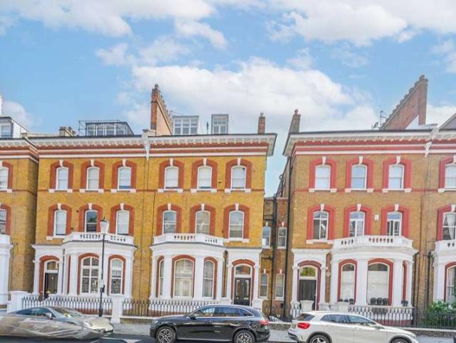 Flat for sale in South Kensington, Brompton