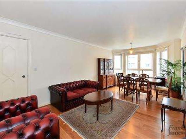 Flat for sale in Millwall, Greater London