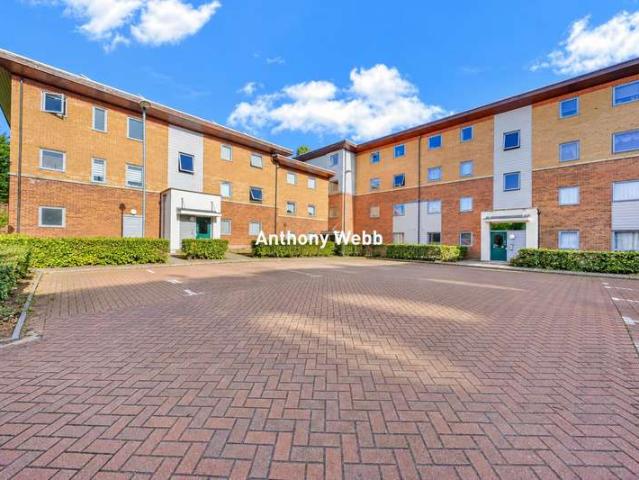 Flat for sale in London Borough of Enfield, Greater London