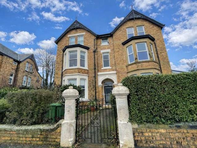 Flat for sale in South Cliff, Kepwick