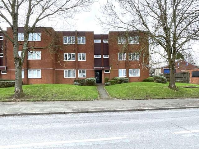 Flat for sale in Halesowen, West Midlands