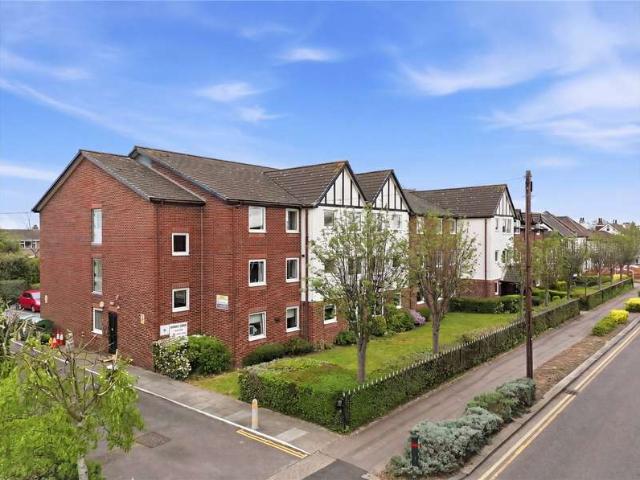 Flat for sale in North Shoebury, Alton Barnes